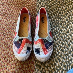 Size 8 patchwork slip on Keds.